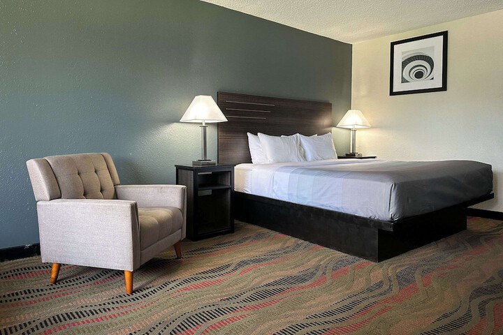 Room 11 of 30