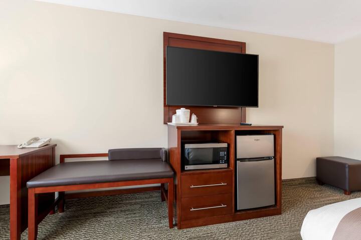 Quality Inn & Suites Stoughton - Madison South