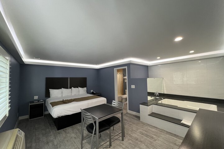 Room 37 of 43