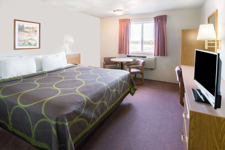 Room 15 of 28