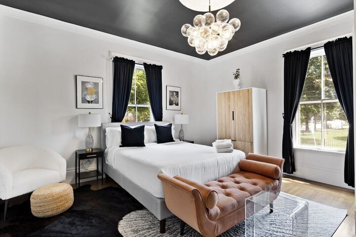 Room 27 of 46