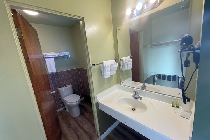 Room 16 of 24