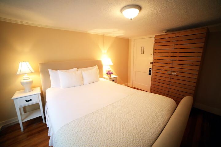 Room 53 of 69