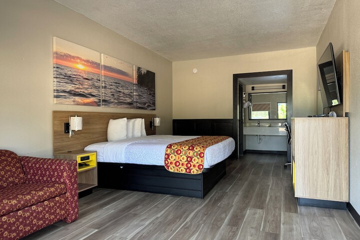 Days Inn by Wyndham Longview South