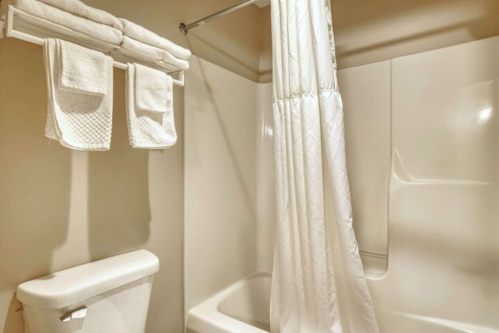 Room 32 of 48