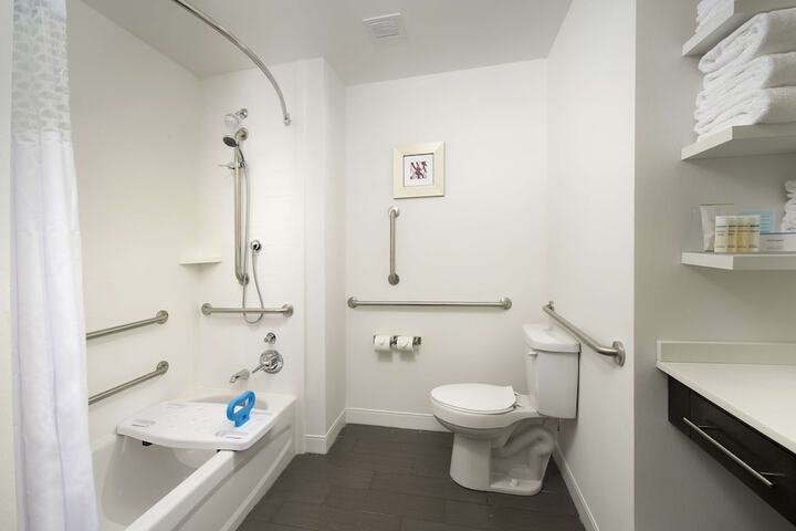 Room 14 of 27