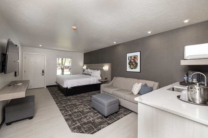 Room 14 of 18