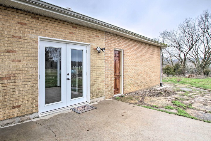 Chic Ste Genevieve Home w / Nice Interior Amenities