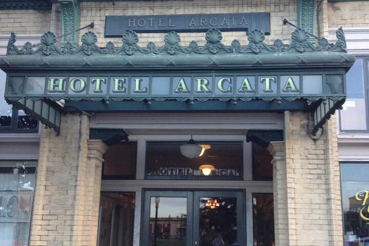 Hotel 7 of 51