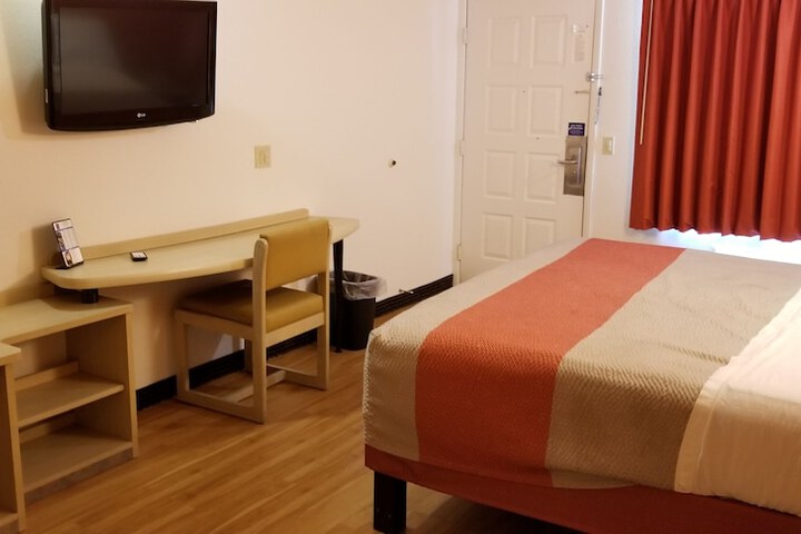 Room 15 of 28