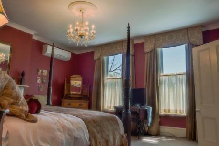 The Woodview Inn