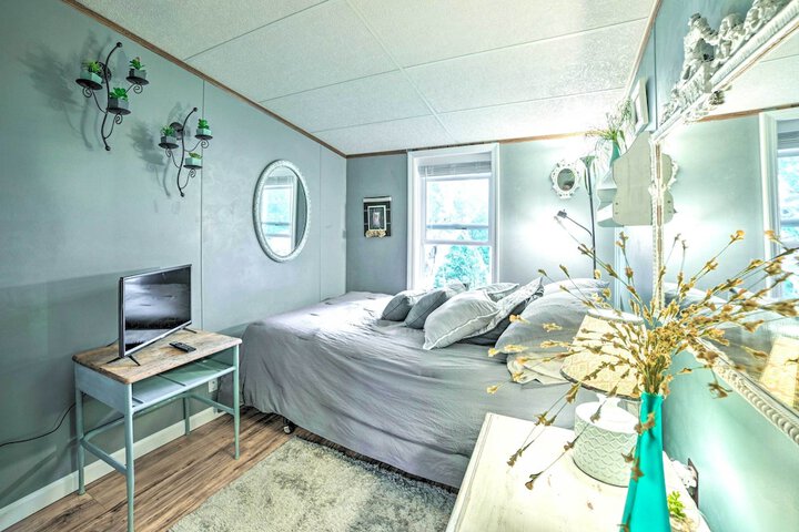 Riverfront Home w / Dock 6 Mi to Cheboygan!