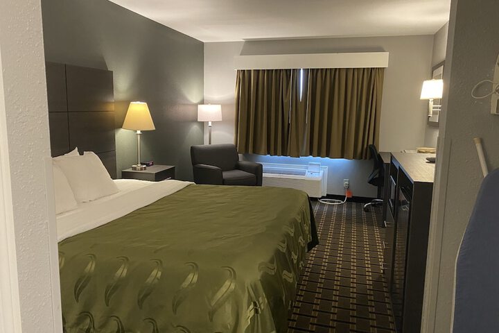 Room 17 of 35