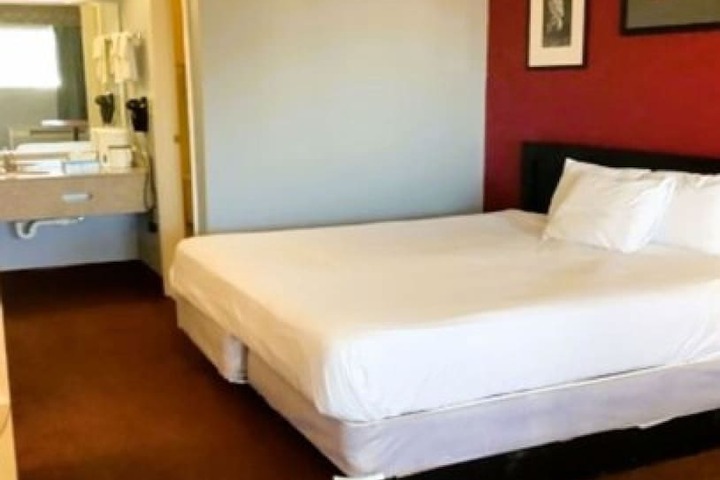 Room 26 of 33