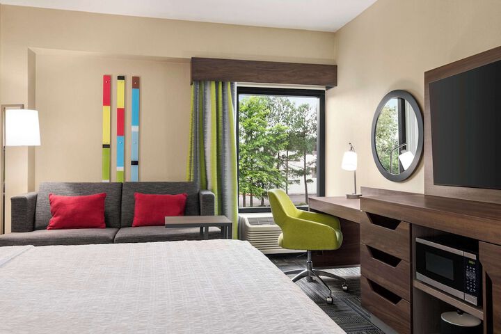 Room 16 of 40