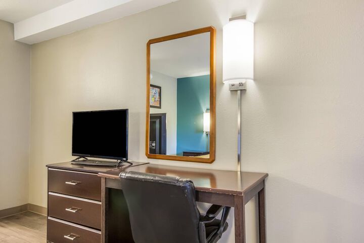 Econo Lodge Inn & Suites Brooks - Louisville South