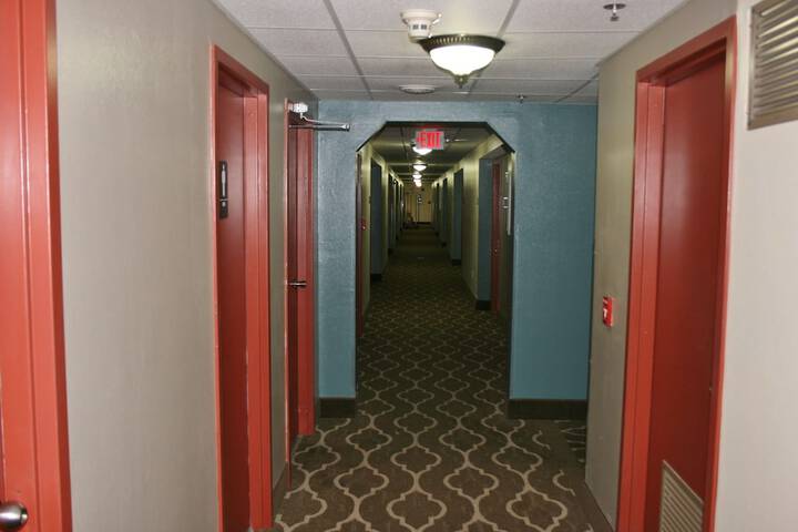 Ballroom/Hall 34 of 40