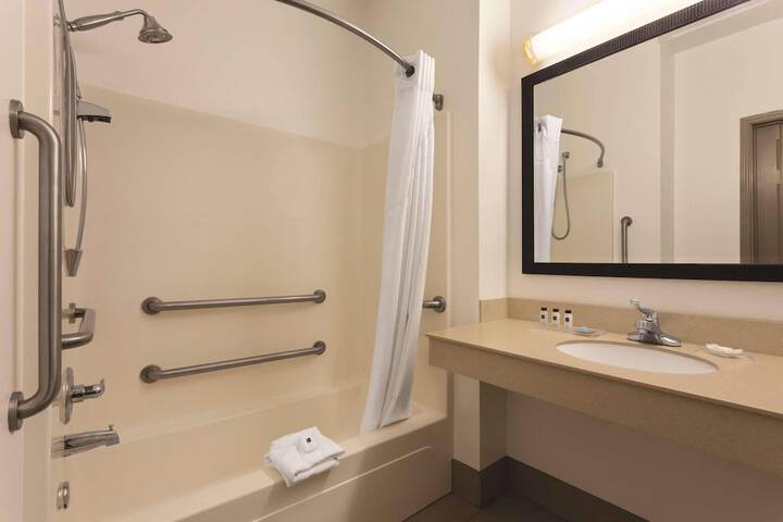 Country Inn & Suites by Radisson Bryant (Little Rock), AR