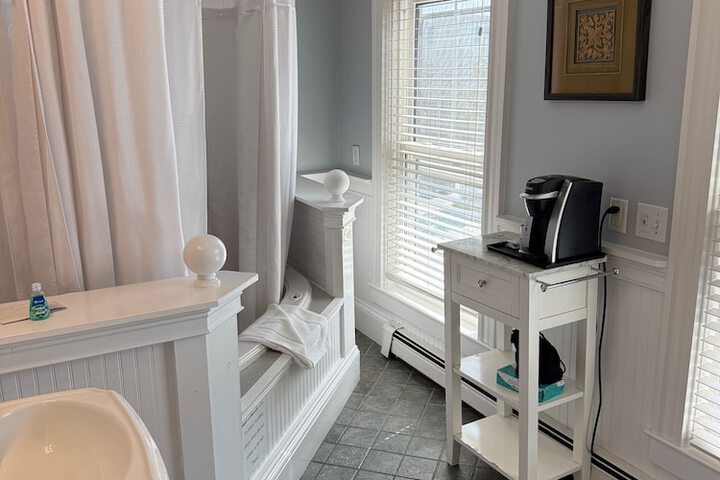Crowne Pointe Historic Inn & Spa - Adults Only