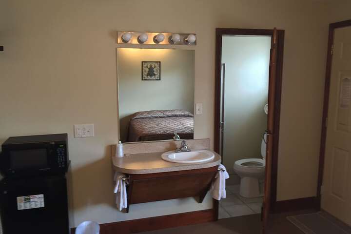 Evergreen Inn