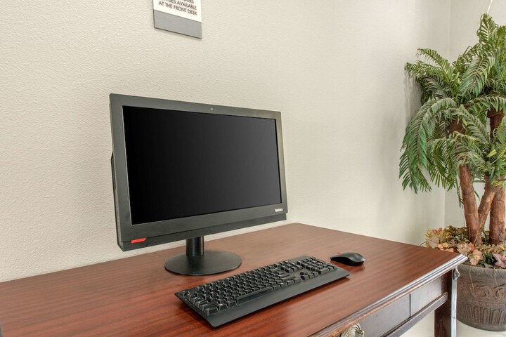 Business Center 55 of 57