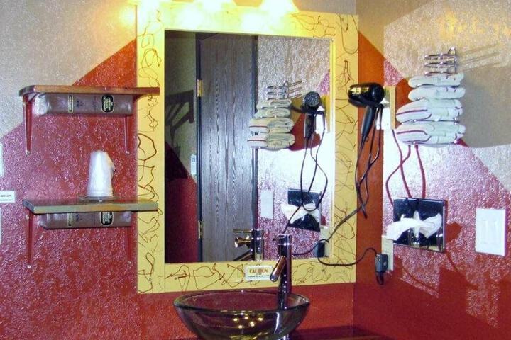 Earth Inn Motel