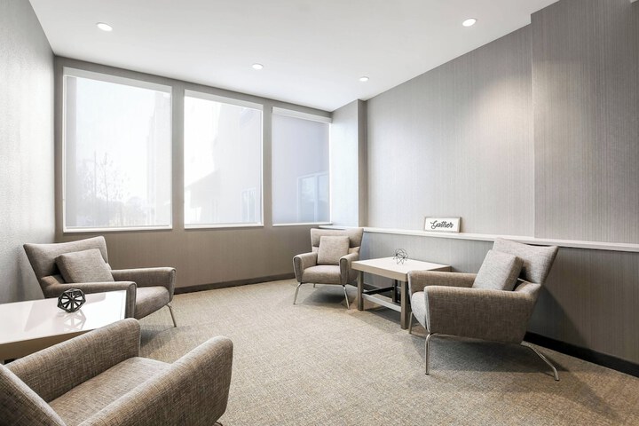 Lounge 63 of 75