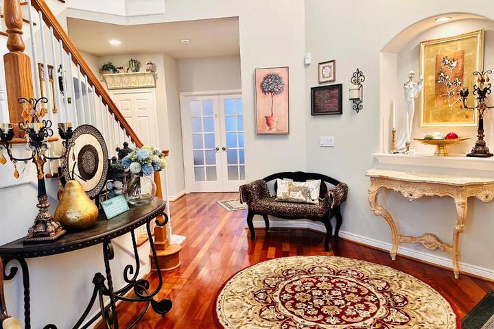 The Elegant & Cozy Retreat