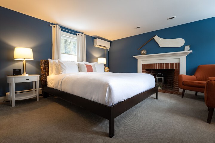 Room 32 of 64