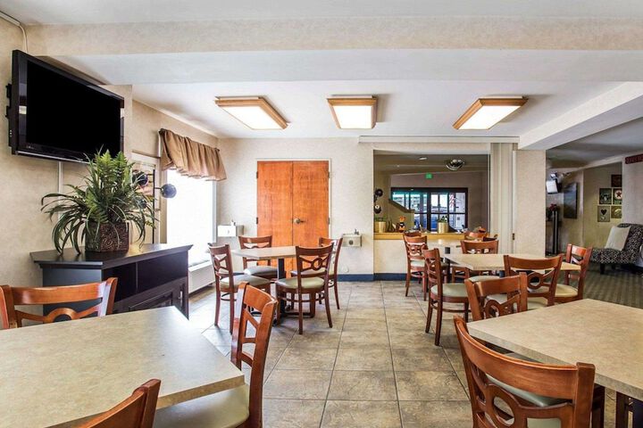 Breakfast/Coffee Service 27 of 30