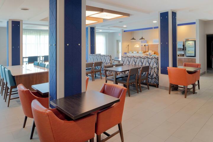 Holiday Inn Express Hotel & Suites Fort Atkinson by IHG