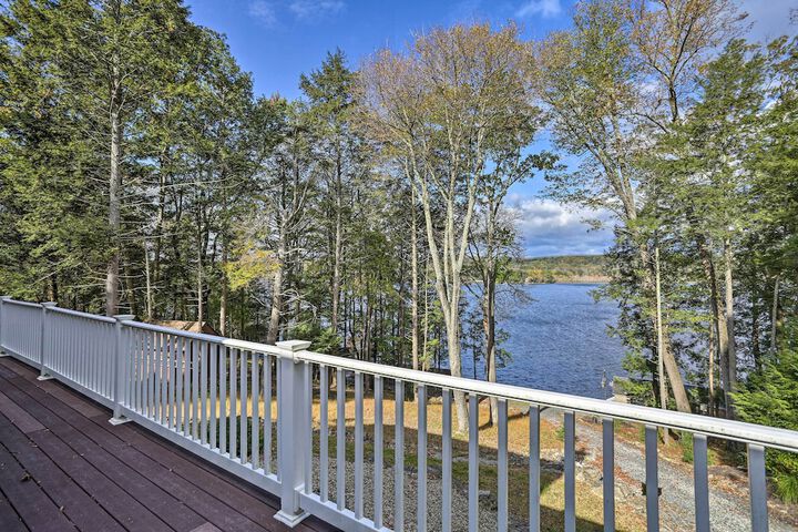 Beautiful Lakefront Retreat w / Deck & Views!
