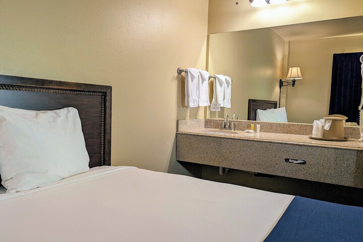 Room 13 of 37