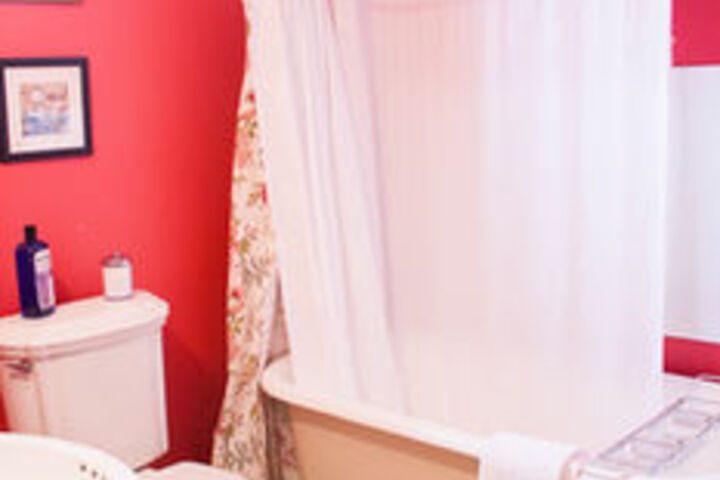 DeBourge Guesthouse