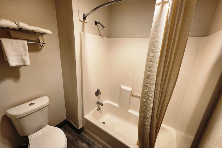 Room 16 of 28