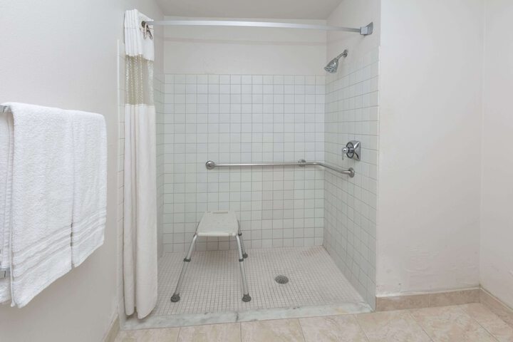 Room 21 of 27