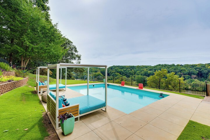 Modern Retreat w / River View in Roswell!