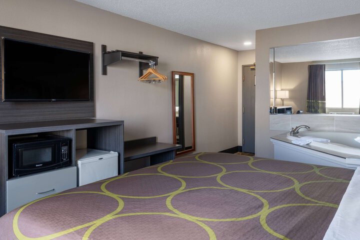 Room 15 of 36