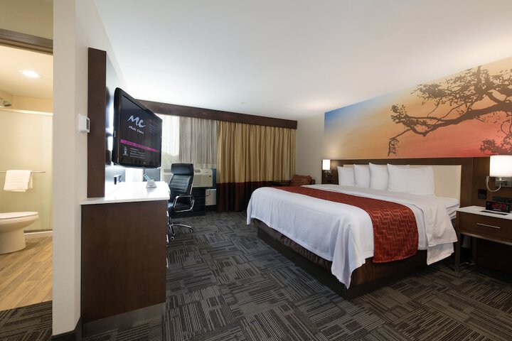 Holiday Inn Brookfield - ​​Milwaukee by IHG