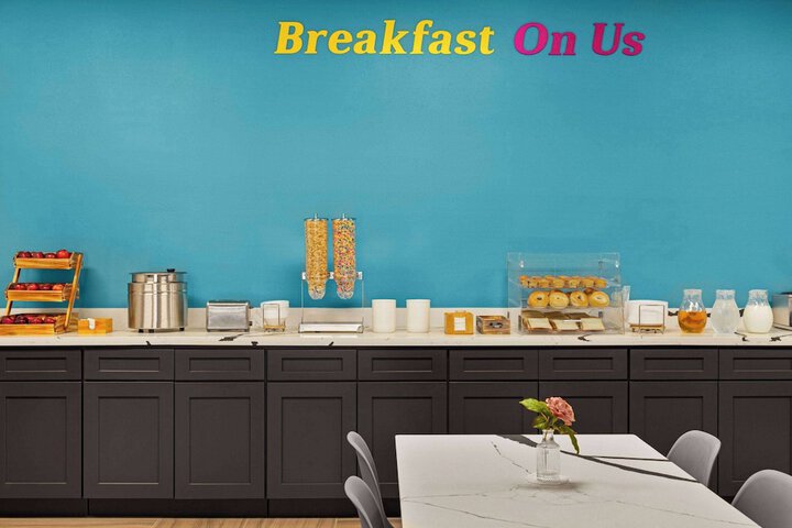 Breakfast/Coffee Service 29 of 32