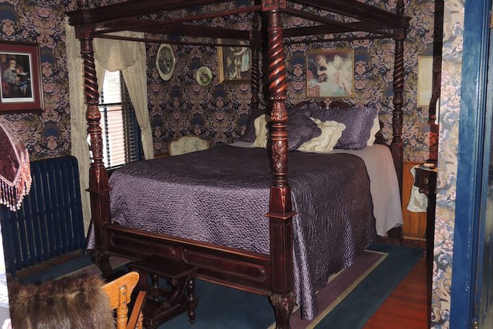 Room 25 of 65