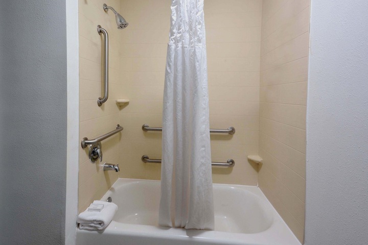 Country Inn & Suites by Radisson Asheville West near Biltmore