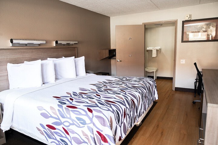 Room 12 of 19