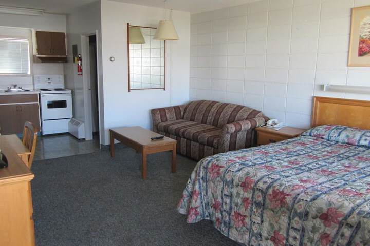Room 6 of 18