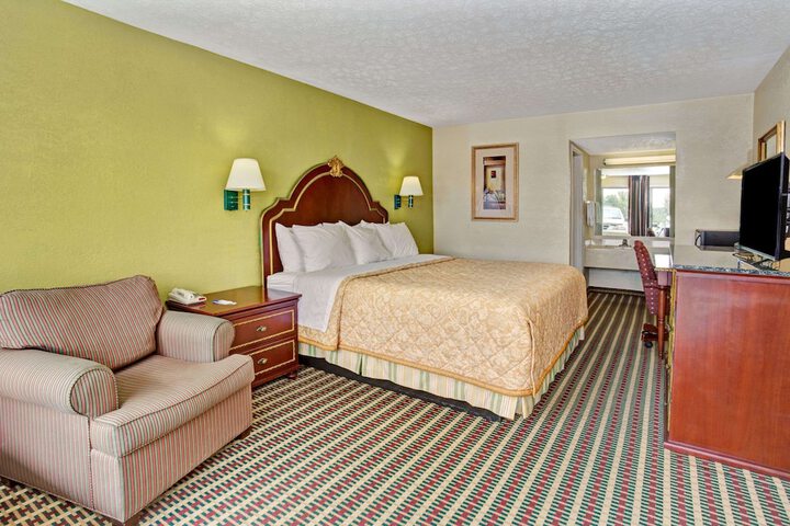 Room 15 of 15