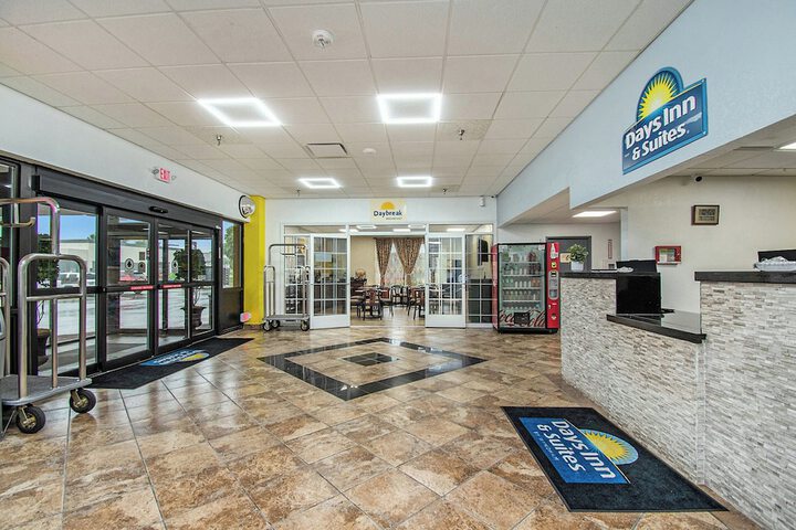 Days Inn & Suites by Wyndham Mt. Pleasant
