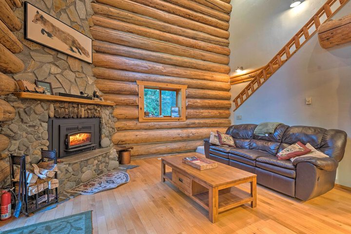 Riverfront Gold Bar Log Cabin Near Stevens Pass!