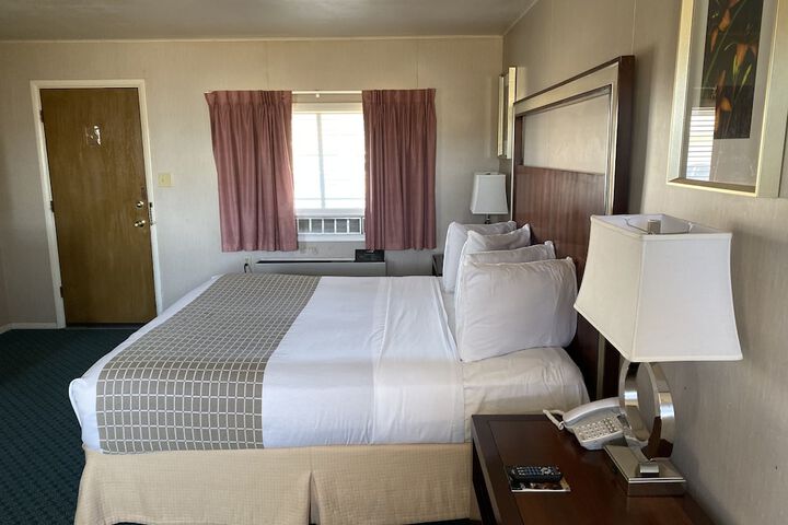 Room 13 of 27