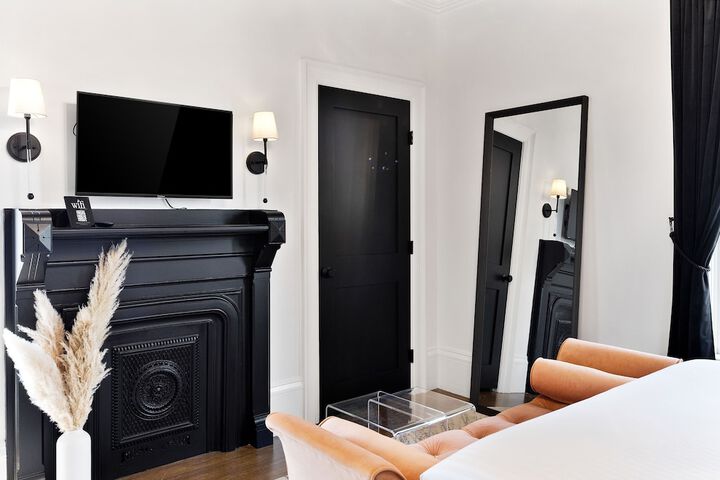 Room 42 of 46