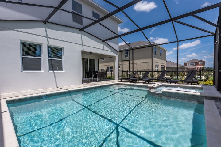 Pool 17 of 705